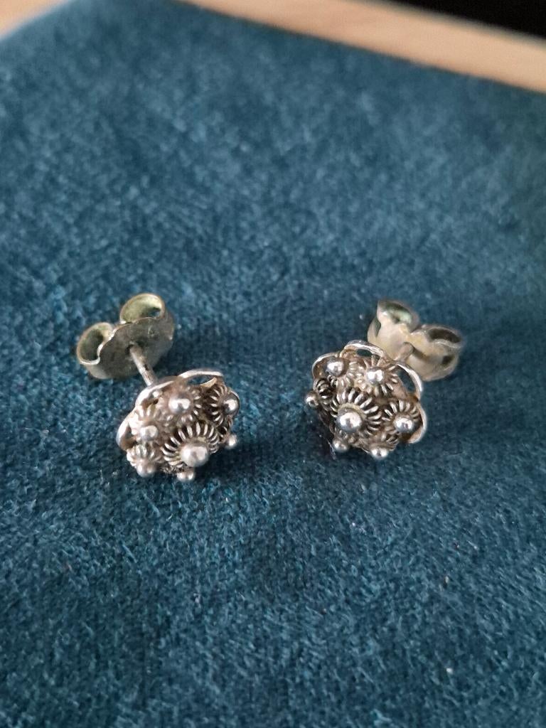 Oorbellen met zeeuwse knoop, Zilver zolder, Ophalen of Verzenden, Zo goed als nieuw, Knopjes of Stekers