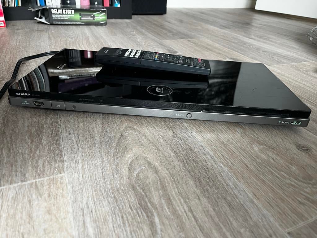 Sharp Aquos Blu-ray / DVD speler met afstandsbediening, Ophalen of Verzenden, Gebruikt, Overige metalen