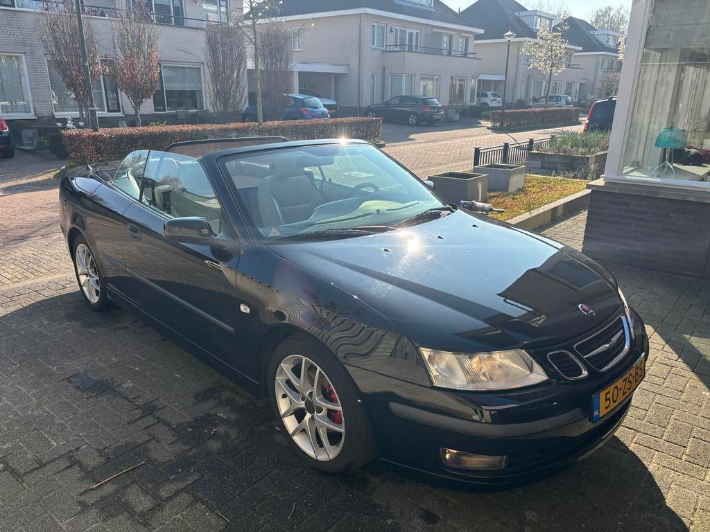 Saab 9-3 1.8 T 110KW NAVI/LEDER Cabrio AUT 2005 Zwart, 1998 cc, 4 cilinders, Cabriolet, 4 stoelen