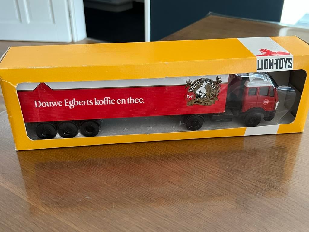 Lion Toys Douwe Egberts koffie en thee vrachtwagen, Hobby en Vrije tijd, Modelauto's | 1:50, Ophalen of Verzenden, Nieuw, Overige merken