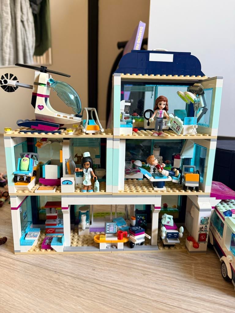 Lego Friends ziekenhuis 41318, Ophalen, Gebruikt