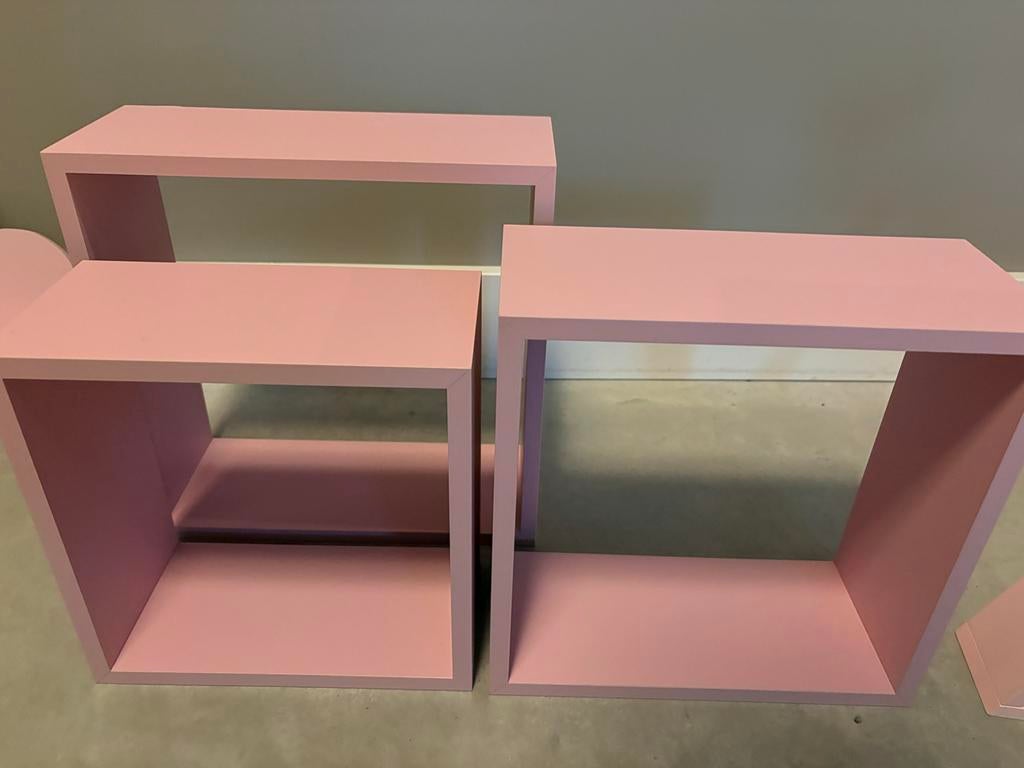 Roze wandplankjes en kapstok kinderkamer, Ophalen of Verzenden, Zo goed als nieuw