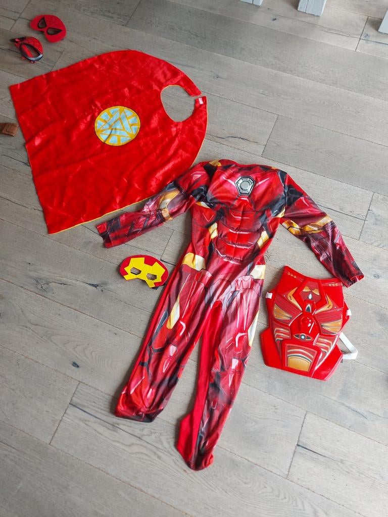 Iron Man Verkleedpak Maat 128 met Cape en Hulk Buster Schild, Ophalen of Verzenden, Gebruikt, 122 t/m 128, Jongen