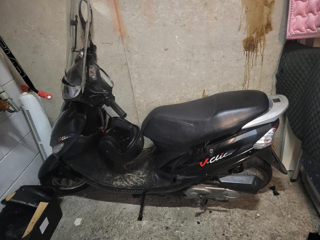 Peugeot V-Clic bromscooter voor onderdelen, Fietsen en Brommers, Scooters | Peugeot, Gebruikt, Overige modellen, Benzine, Ophalen