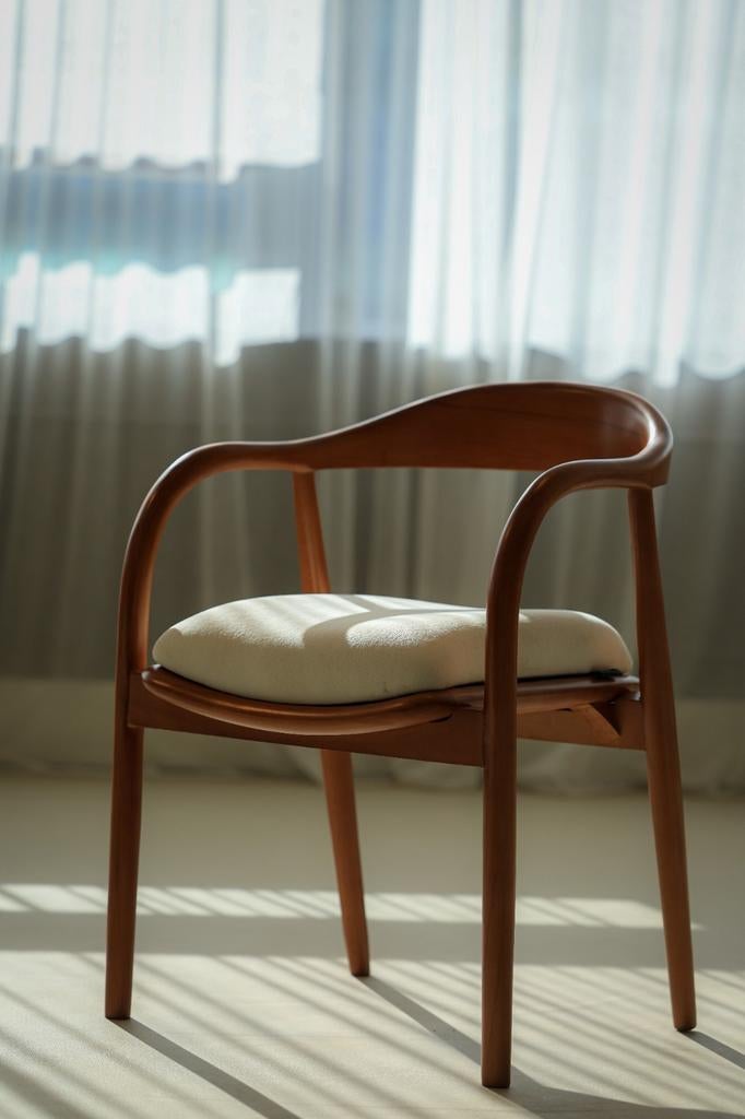 Nieuwe beukenhout stoelen (32 stuks)- bouclé -massief hout, Antiek en Kunst, Antiek | Meubels | Stoelen en Banken, Ophalen of Verzenden