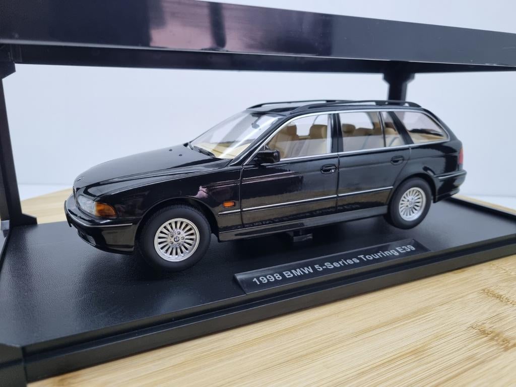 **SALE** BMW 5-serie Touring E39 Space Black 1:18, Hobby en Vrije tijd, Modelauto's | 1:18, Overige merken, Auto, Ophalen of Verzenden