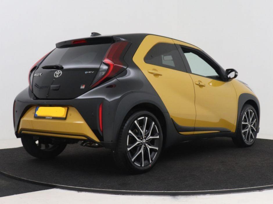 Toyota Aygo X Hybrid 115 GR Sport | DEMO | Navigatie | Stoel, Auto's, Euro 6, Overige kleuren, 4 stoelen, Hybride Elektrisch/Benzine