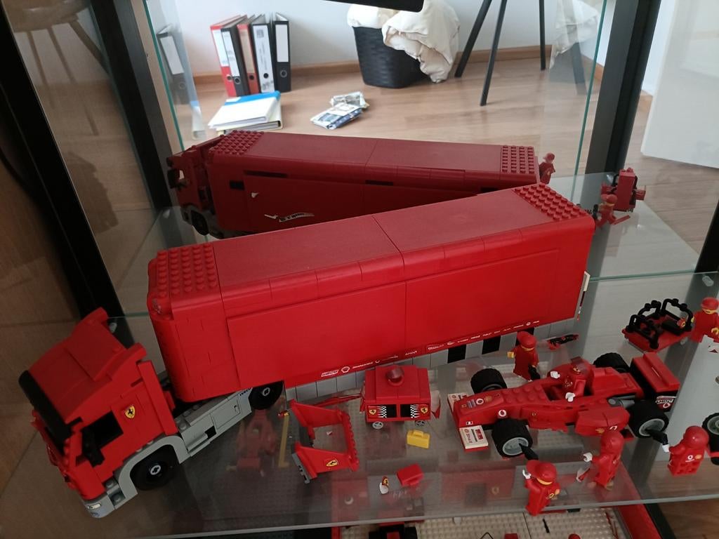 Lego Ferrari vrachtwagen met raceauto, Ophalen