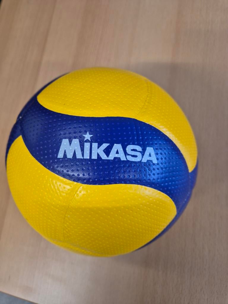 6 stuks Mikasa V200W FIVB Volleybal - Nieuwstaat, Sport en Fitness, Volleybal, Ophalen of Verzenden, Zo goed als nieuw, Bal