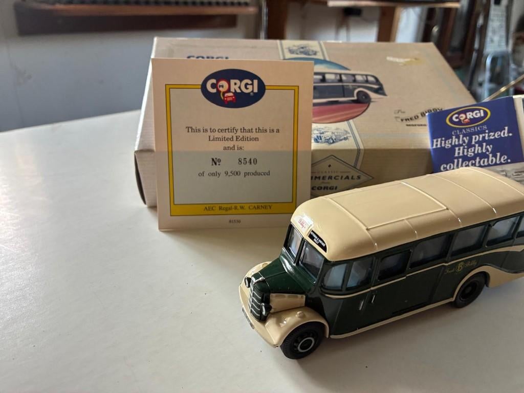 Corgi & Dinky Toys verzameling – Limited Editions, Ophalen of Verzenden, Nieuw, Bus of Vrachtwagen