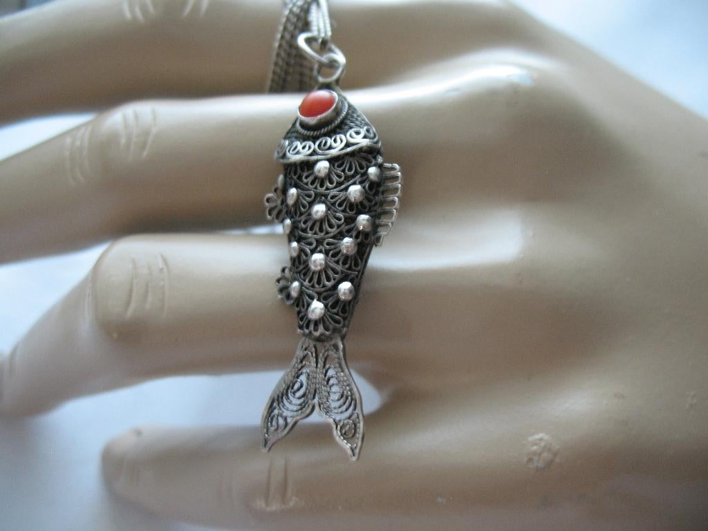 Zilveren Filigrain Hanger met Bloedkoralen oogjes Vintage, Ophalen of Verzenden, Zilver, Hanger