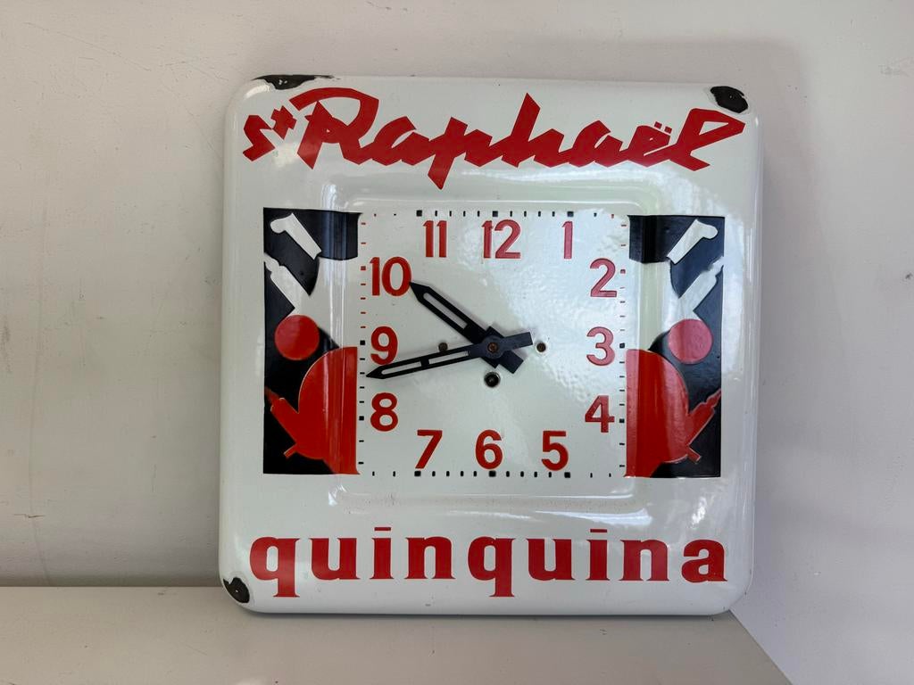 Vintage St. Raphael Quinquina Emaille Klok, Antiek en Kunst, Antiek | Klokken, Ophalen