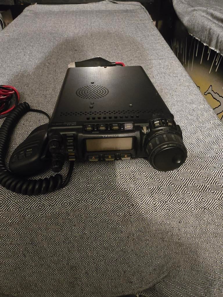 Yaesu FT-857 All Mode Transceiver (2m/70cm/27mc), Telecommunicatie, Zenders en Ontvangers, Gebruikt, Zender en Ontvanger, Ophalen of Verzenden