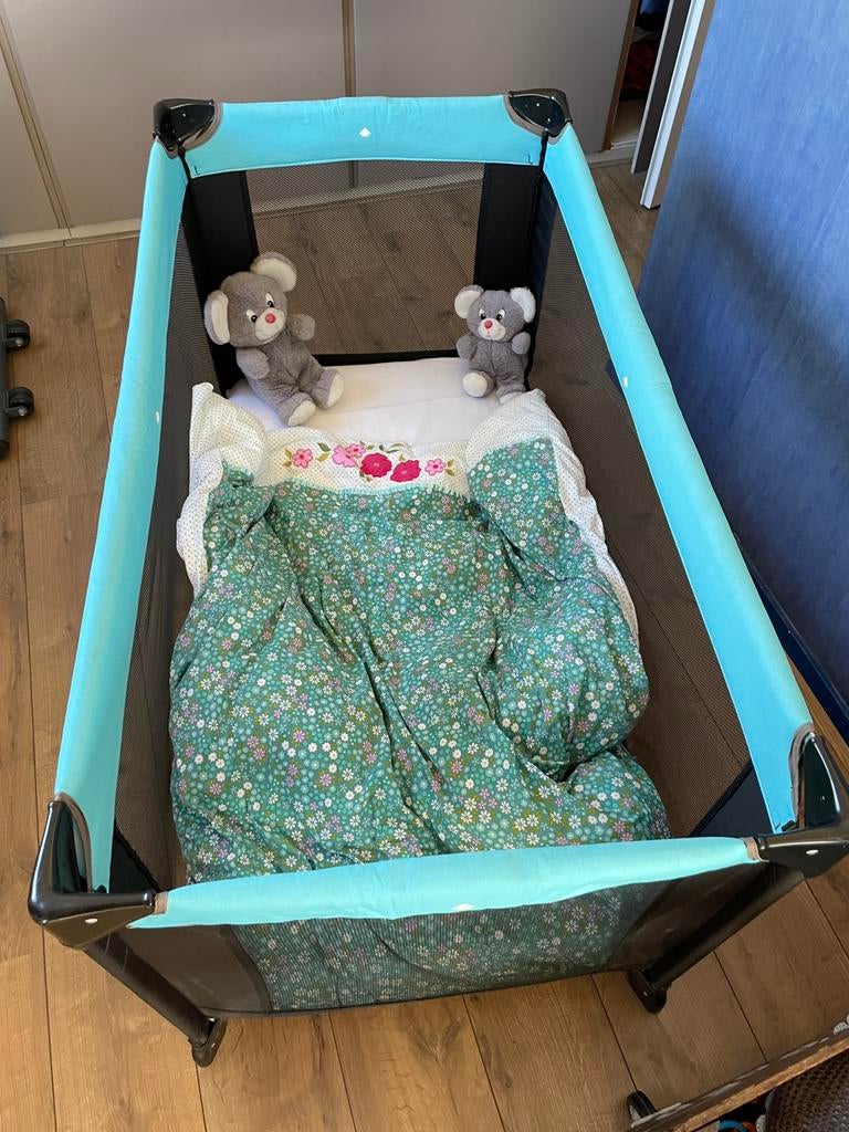 Campingbedje evt met matras, Ophalen, Zo goed als nieuw, Reisbedje