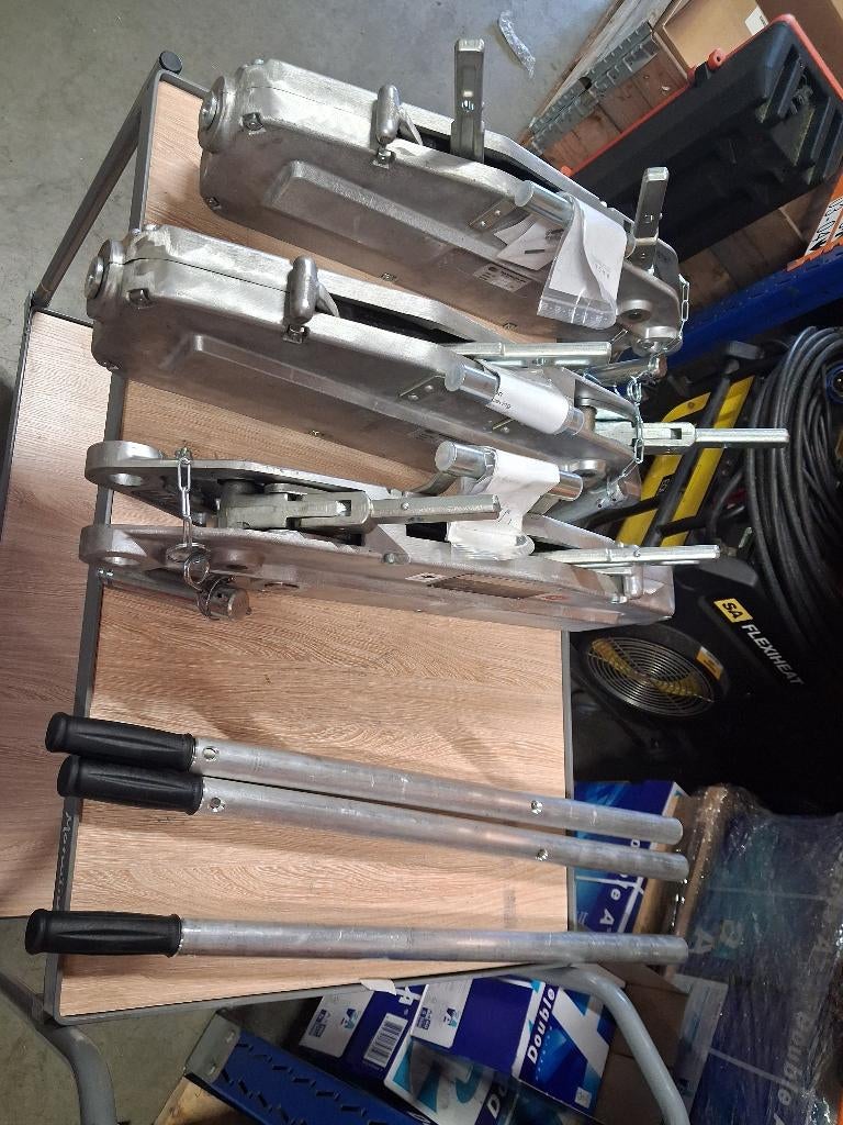 3x Complete Tire Fort/WADRA Cabletrac type 832 sets - NIEUW, Ophalen of Verzenden, Nieuw, Handmatig