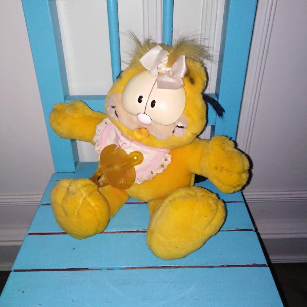 Garfield knuffel its a girl, Verzamelen, Stripfiguren, Ophalen of Verzenden, Garfield, Gebruikt, Beeldje of Figuurtje