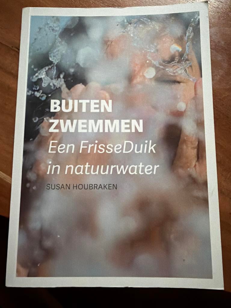 Buiten Zwemmen: Een Frisse Duik in Natuurwater, Ophalen of Verzenden, Zo goed als nieuw
