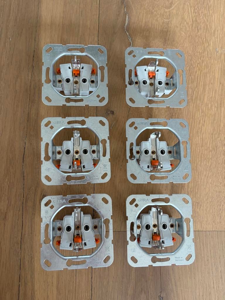 6x Gira stopcontact-inzet 103100 - Nieuw, Ophalen, Nieuw, Stopcontact