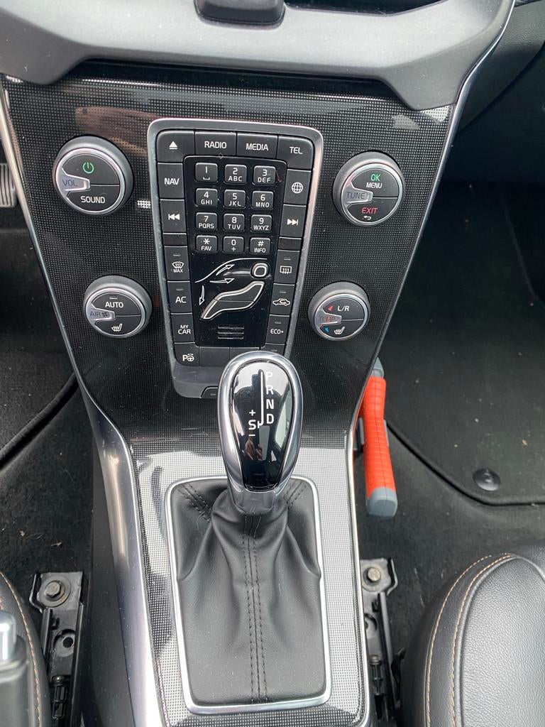 Volvo V40 1.5 T3 152PK Geartronic 2020 Bruin, Auto's, 1498 cc, 4 cilinders, 75 €/maand, 152 pk