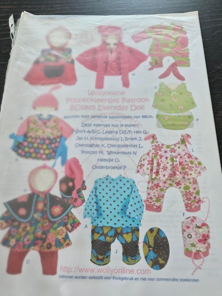 Wollyonline Poppenkleertjes Patroon BD1805 Everyday Doll, Overige merken, Overige typen, Kind, Nieuw