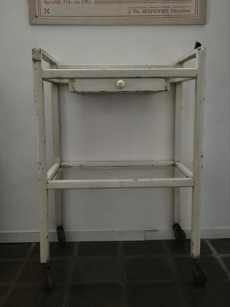 Oud ziekenhuis karretje, Ophalen