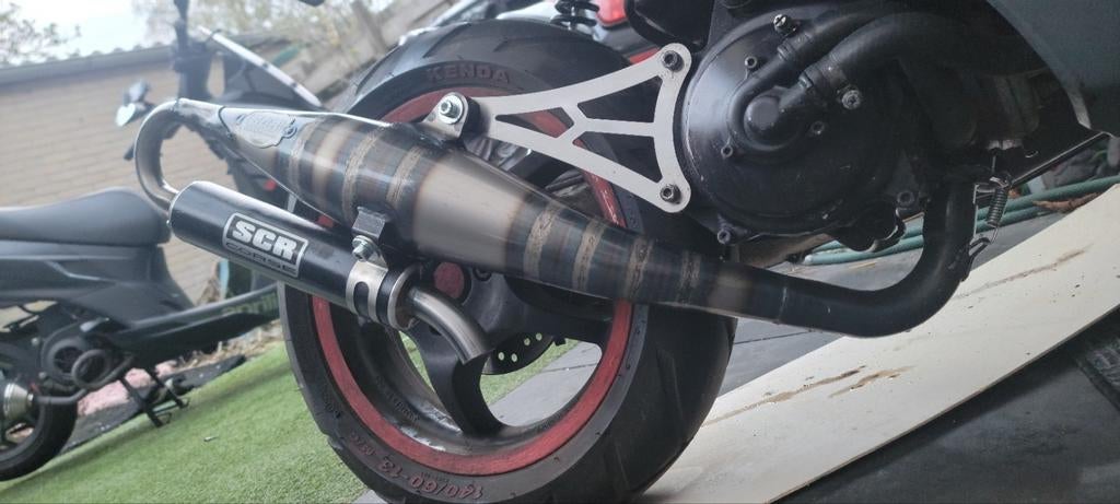 YAMAHA AEROX 2012 70CC Malossi met 123, Fietsen en Brommers, Scooters | Yamaha, Ophalen, Tweetakt, Aerox, Maximaal 45 km/u