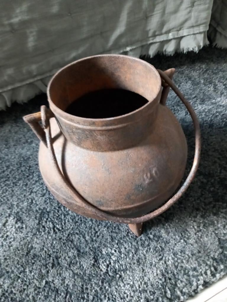 Ijzeren pot met hengsel, Ophalen, Rond, Metaal, Minder dan 40 cm