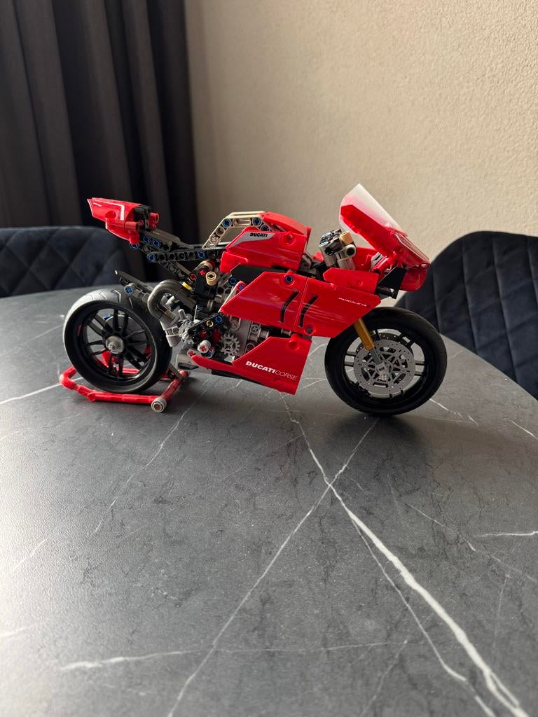 LEGO Technic Ducati Panigale V4 R, 1:50 of kleiner, Overige typen, Zo goed als nieuw, Ophalen