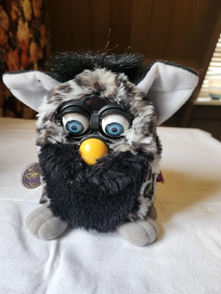 Furby en paarse knuffel, Kinderen en Baby's, Speelgoed | Knuffels en Pluche, Gebruikt, Overige typen, Ophalen of Verzenden, Met label
