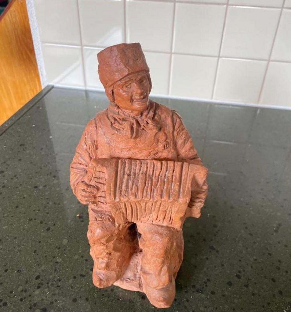 Beeld accordeonist, accordeon. Marian Gobius, Ophalen, Zo goed als nieuw