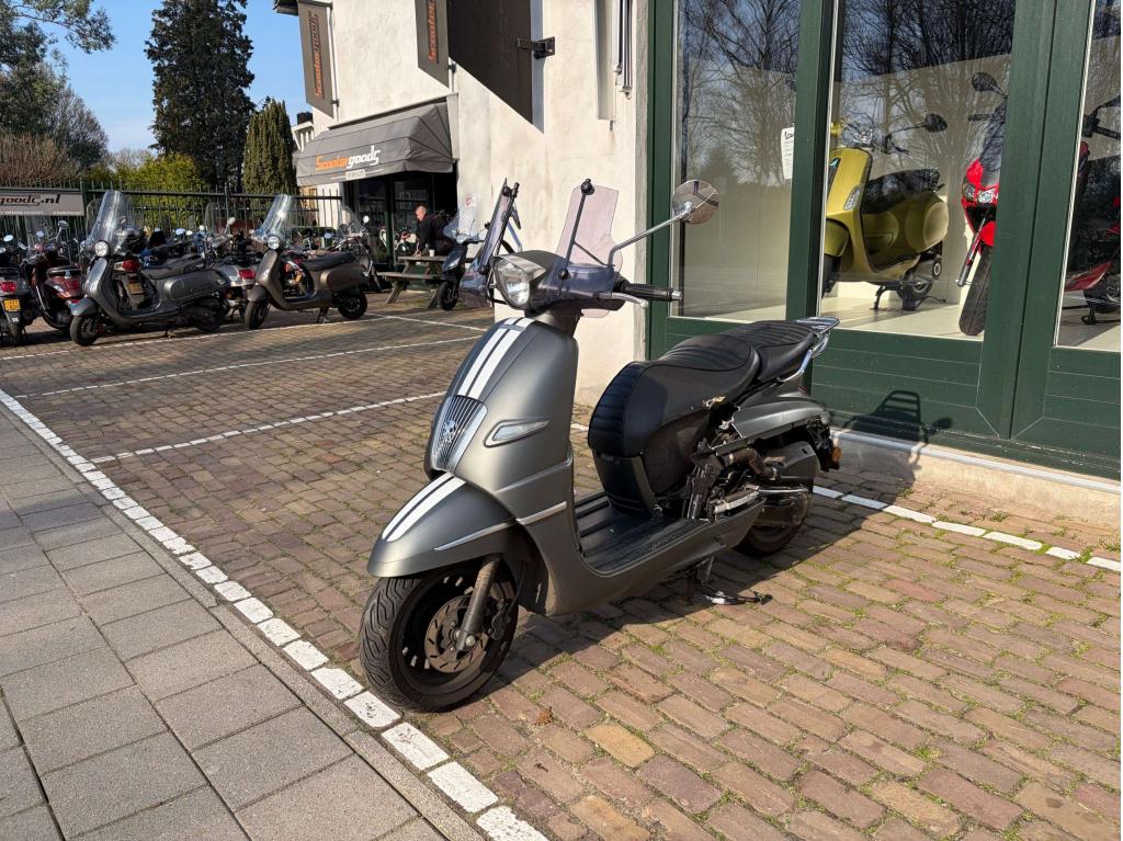 Peugeot Django | Snor | 2024 | Schade, Fietsen en Brommers, Scooters | Peugeot, Niet ingevuld, Gebruikt, Overige modellen, Niet ingevuld