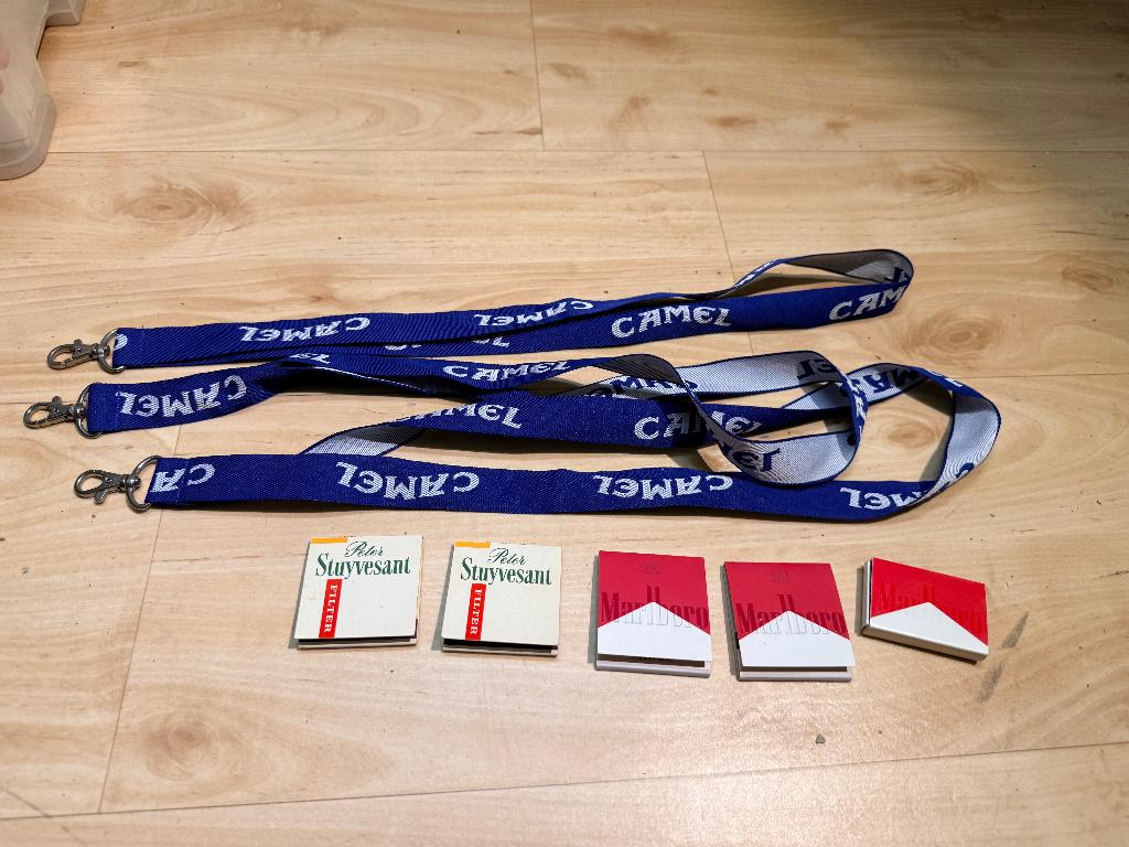 Camel Keychain, Marlboro en Peter Stuyvesant luciferdoosjes, Ophalen of Verzenden, Zo goed als nieuw, Sigarenbandjes