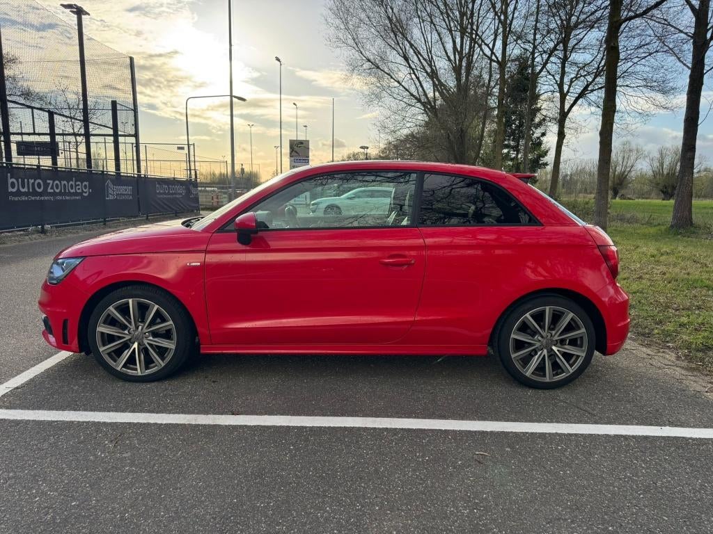 Audi A1 1.4 Tfsi s-line automaat 90KW S-tronic 2011 Rood, Auto's, Euro 5, A1, Zwart, 4 cilinders