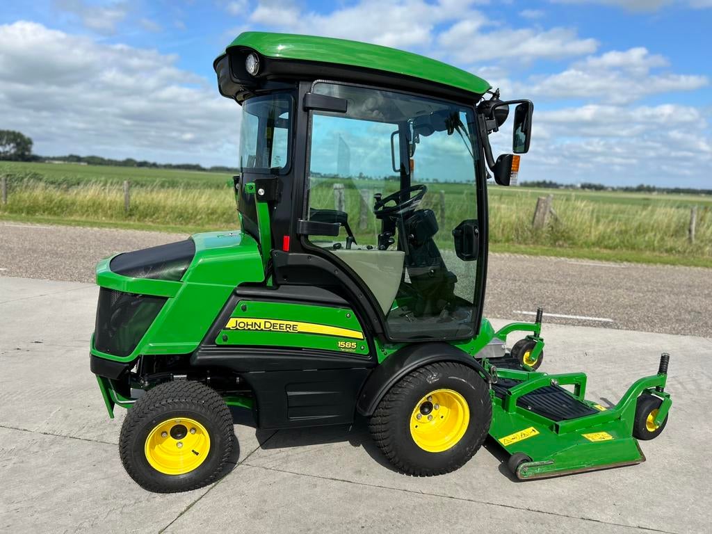 Zeer nette John Deere 1585 met slechts 2092 uur bj 2018, Ophalen, Gebruikt, 120 cm of meer