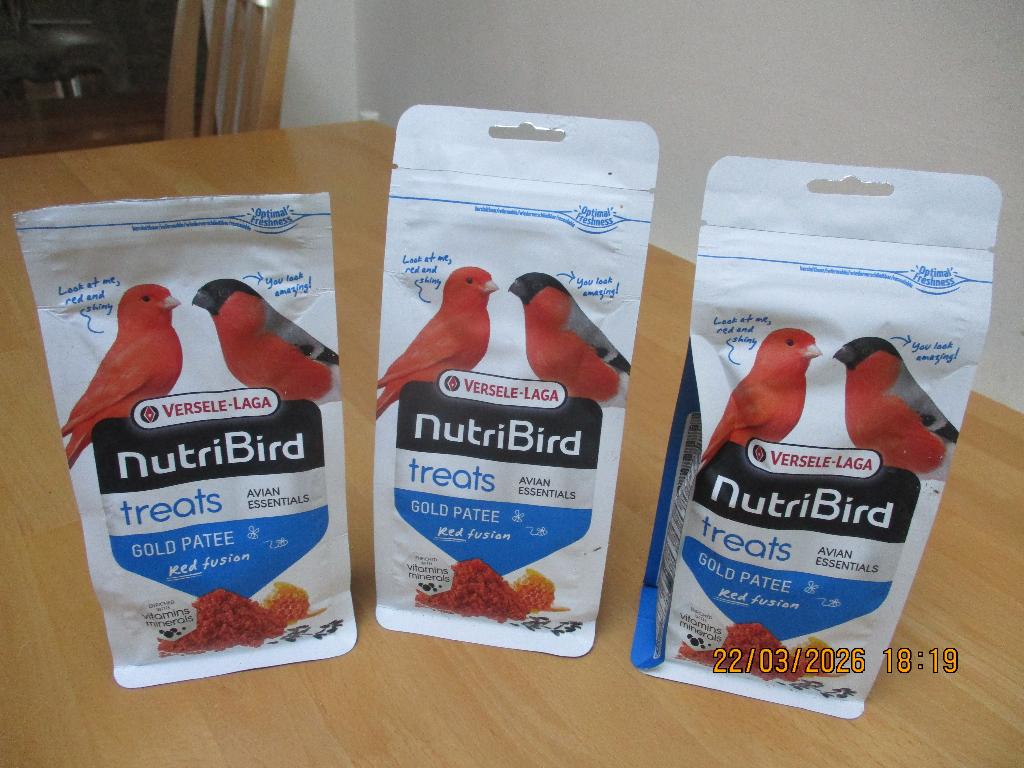 eivoer met rode kleurstof, Ophalen, Nieuw, Eten en Drinken