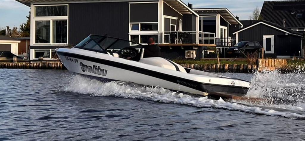 Malibu Skiboot met USA trailer, 310 pk, gereviseerde motor, Ophalen, Gebruikt, Snelvarend, 50 pk of meer