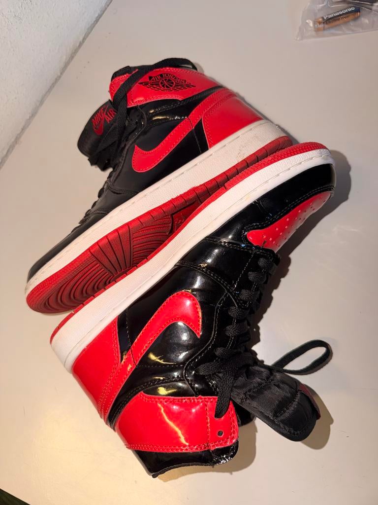 Nike Air Jordan 1 Retro High OG Bred Patent - Zo goed als ni, Kleding | Heren, Schoenen, Zwart, Ophalen of Verzenden, Sneakers of Gympen