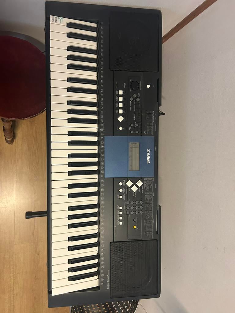 Yamaha PSR-E333, Ophalen of Verzenden, Zo goed als nieuw, 61 toetsen, Yamaha