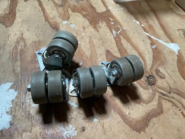 4 stuks dubbele zwenkwielen en 16 stuks bevestigingsplaatjes, Doe-het-zelf en Verbouw, Zwenkwielen, Ophalen, Gebruikt