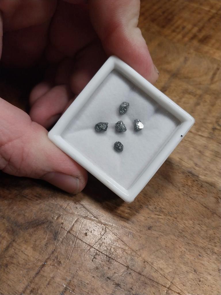 5 middel grote ruwe diamanten, Ophalen of Verzenden, Zo goed als nieuw