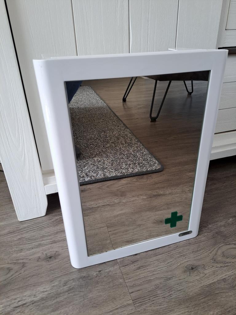 Mooi kunststof medicijnkastje met spiegel, Ophalen of Verzenden, Gebruikt