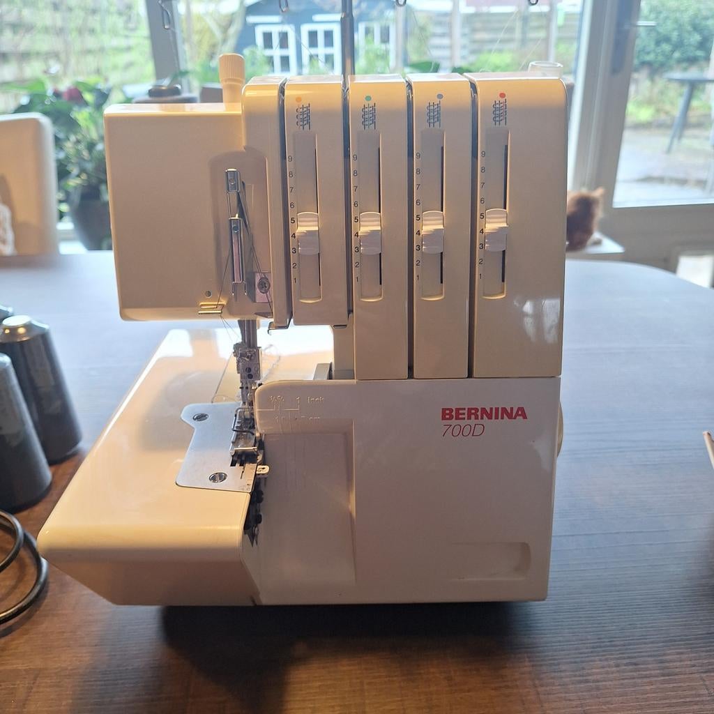 Bernina 700D Overlocker Naaimachine - Perfecte Steken, Ophalen, Gebruikt, Lockmachine, Bernina