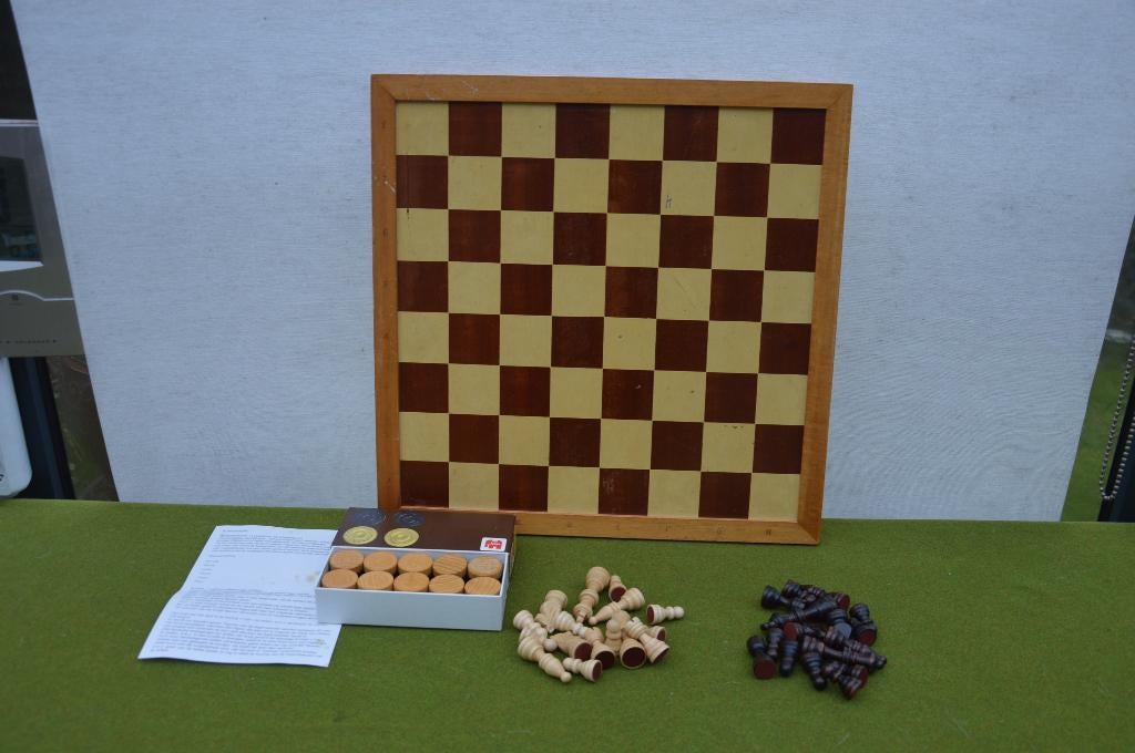 Vintage Homas schaakbord met Jumbo damstenen + schaakstukken, Een of twee spelers, Ophalen of Verzenden, Gebruikt, Homas Spelen