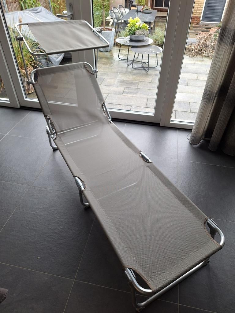 Jysk inklapbaar ligbed van aluminium en textileen, Tuin en Terras, Ligbedden, Ophalen, Zo goed als nieuw, Aluminium, Verstelbaar