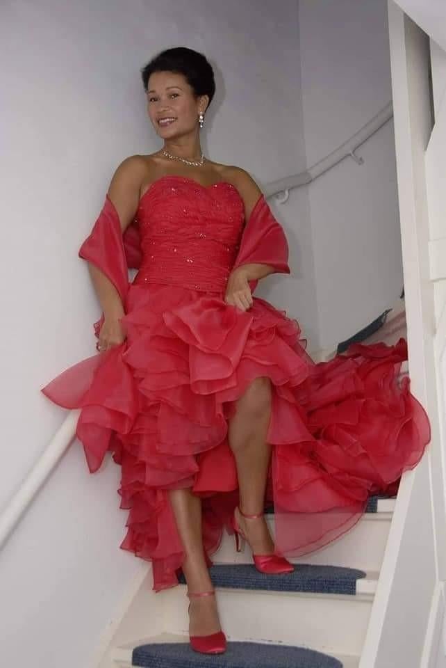 Zacht rood bruidsjurk afneemb sleep/stola izgs, Ophalen, Trouwjurk, Ann & John, Zo goed als nieuw