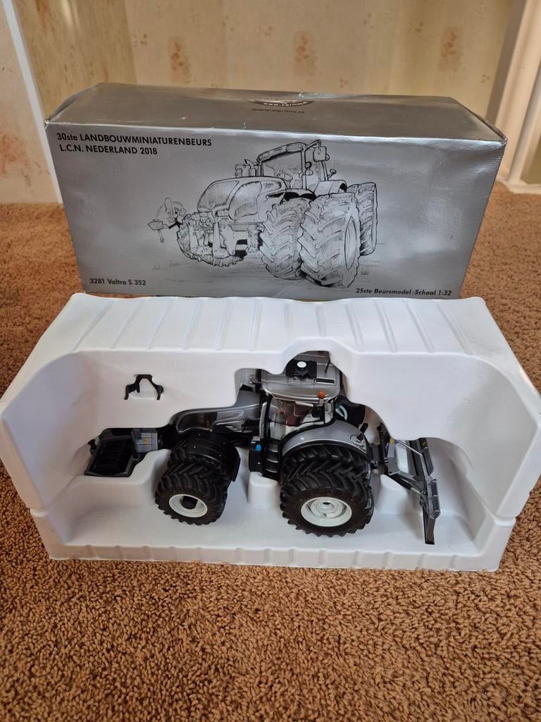 Siku 3281 Valtra S352 LCN beursmodel 2018, Ophalen of Verzenden, Nieuw, Tractor of Landbouw, SIKU