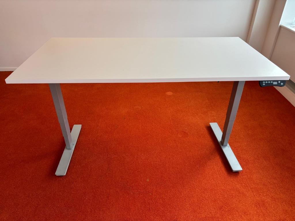 Elektrisch hoog laag bureau - Masco inclusief bedrading, Ophalen, Elektrisch