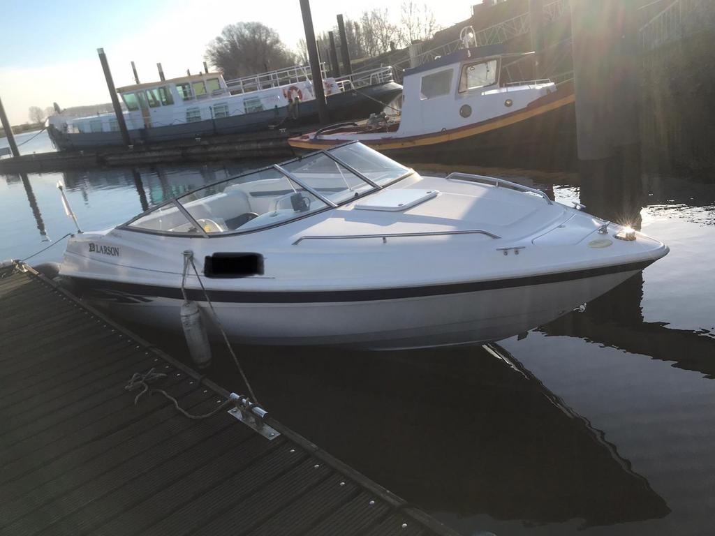 Larson Cuddy Speedboot met Volvo Penta V8 5.2L, Ophalen, Gebruikt, Binnenboordmotor, 6 meter of meer
