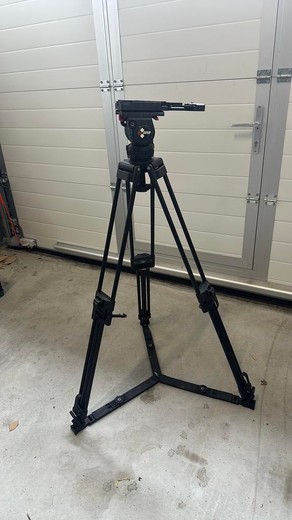 Statief met kop en smallrig quick release., Zo goed als nieuw, 150 tot 175 cm, Met balhoofd, Ophalen of Verzenden