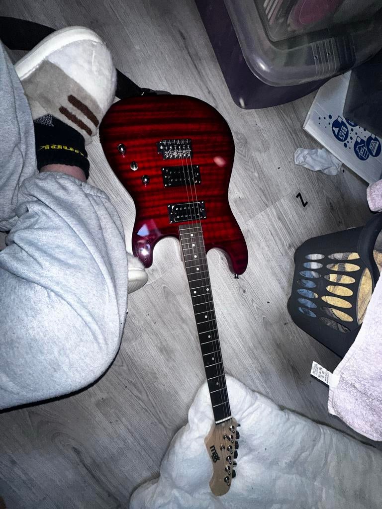 Max Music Gitaar met versterker, Muziek en Instrumenten, Gebruikt, Met versterker, Solid body, Ophalen